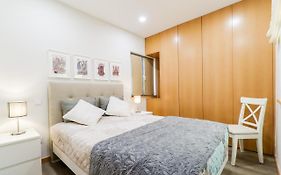 Apartamento Tiana - no centro com pátio
